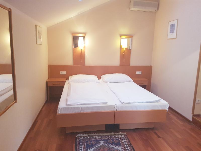 Hotel Pension Haydn - Oda