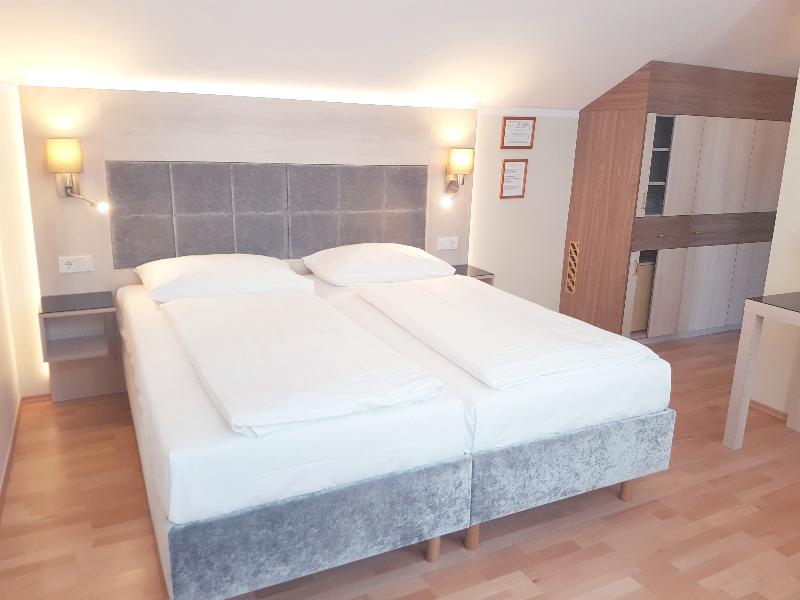 Hotel Pension Haydn - Oda