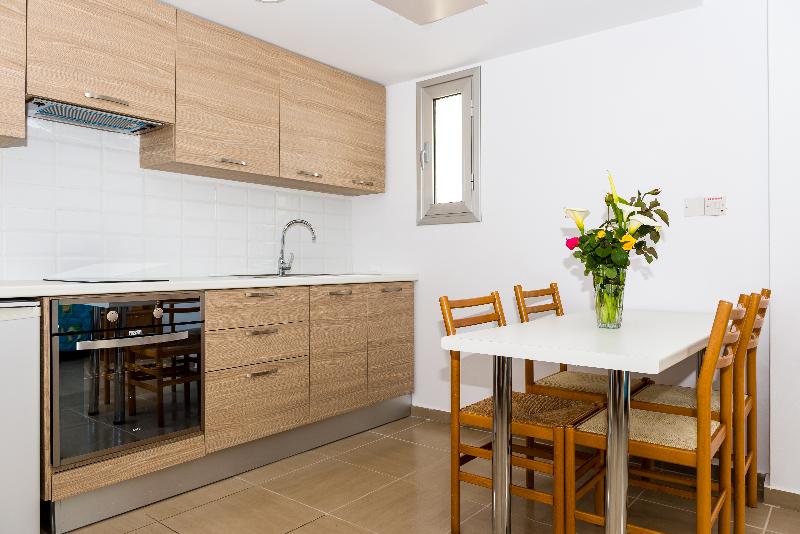 Helios Bay Hotel Apts & Villas - Oda