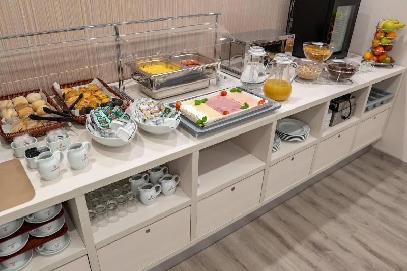 Dinya Lisbon Hotel & Lounge Bar - Restoran