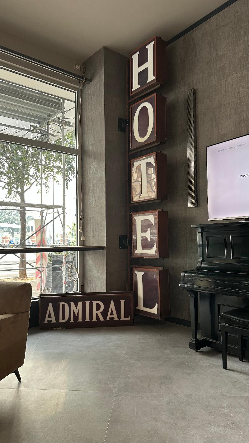 Admiral Hotel - Lobi