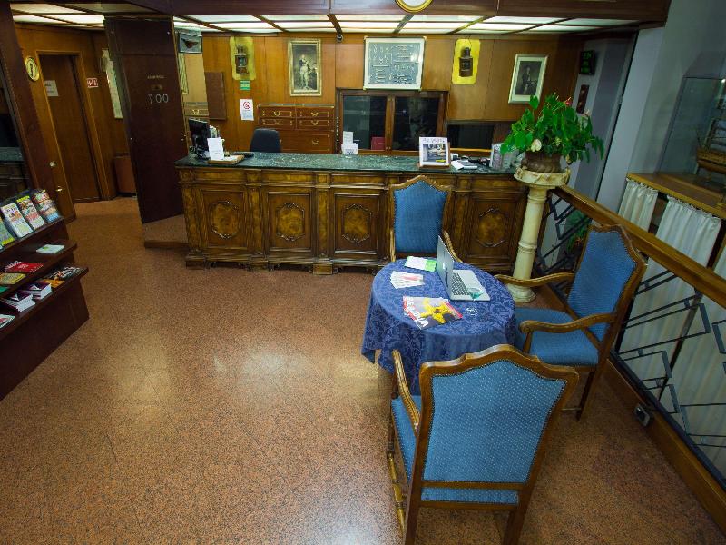Admiral Hotel - Lobi