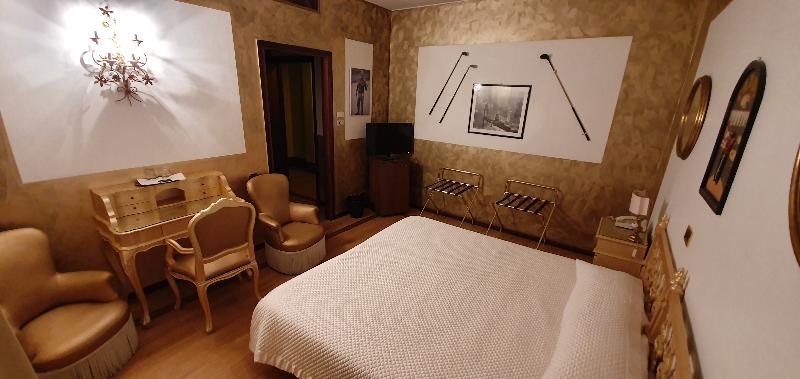 Admiral Hotel - Genel