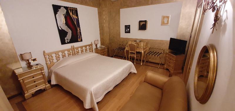 Admiral Hotel - Genel