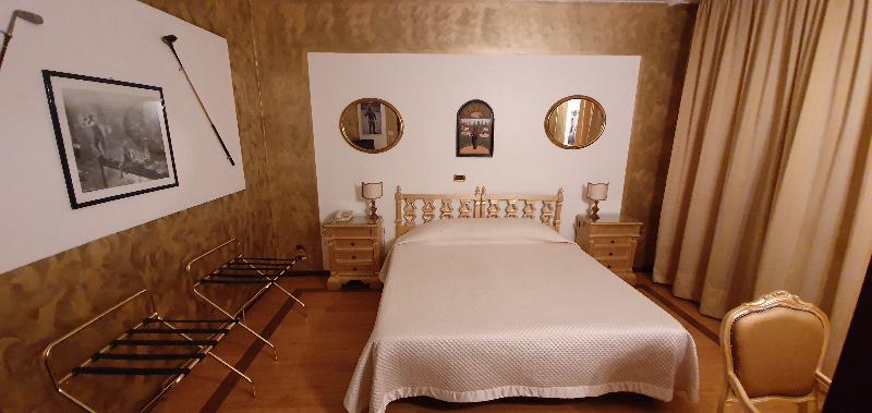 Admiral Hotel - Genel