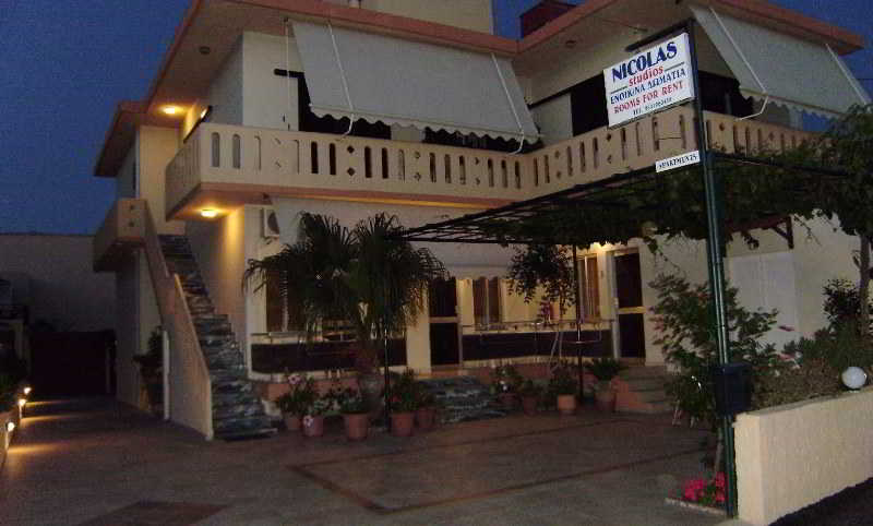 Nicolas Studios Apartments