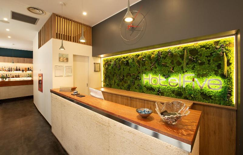 Hotel Five - Genel