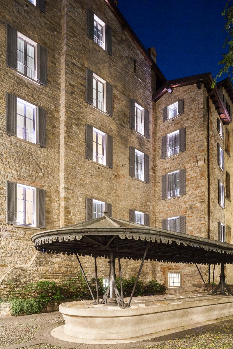 Gombit Hotel - Genel