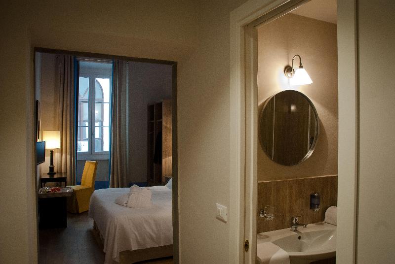 Black 5 Florence Suite - Oda