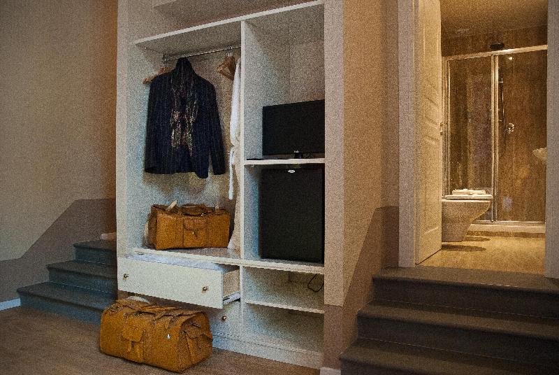 Black 5 Florence Suite - Oda