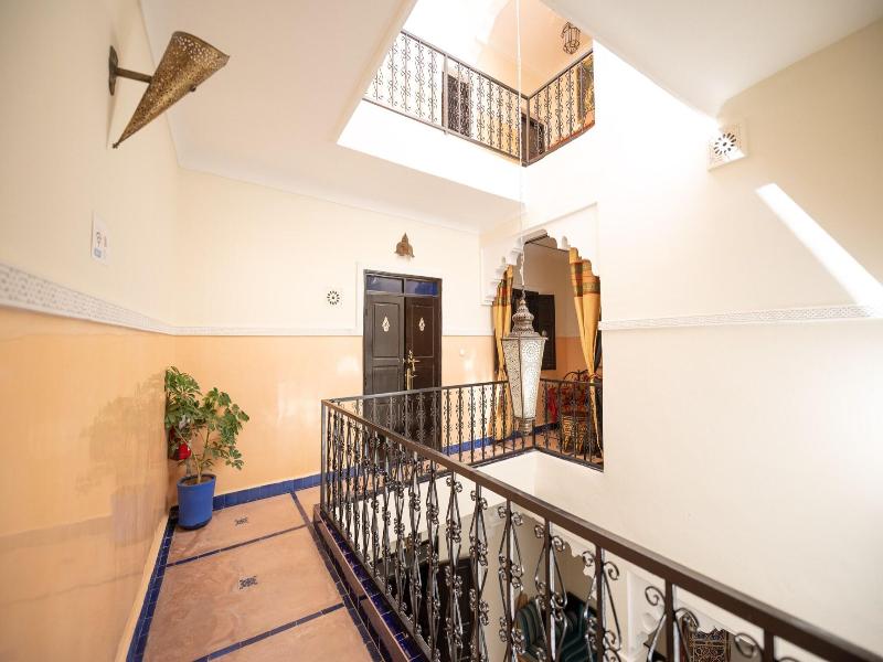 Riad Mboja - Lobi
