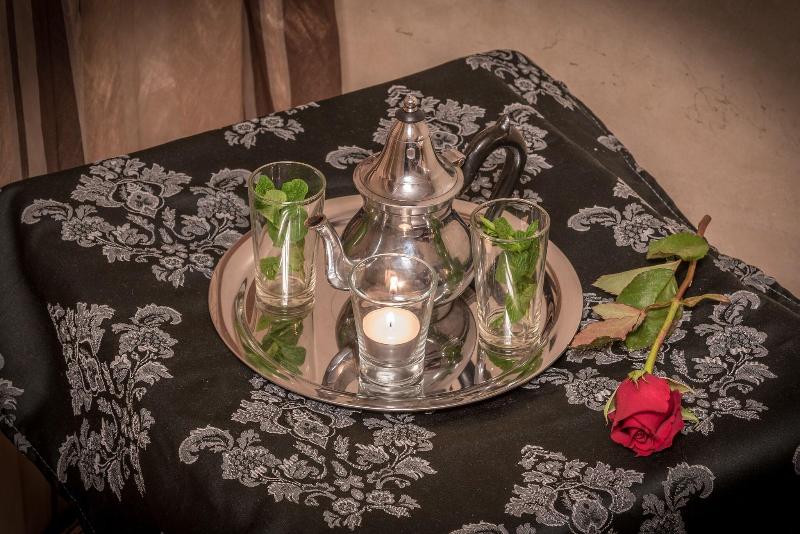 Riad Attika - Genel