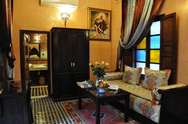 Riad Ghita - Oda