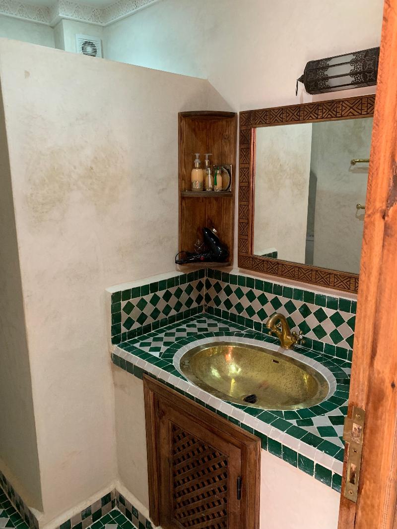 Riad Abaka by Ghali - Oda