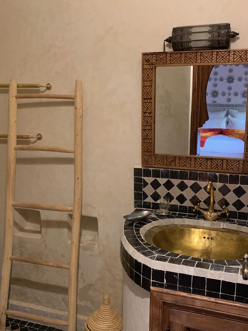 Riad Abaka by Ghali - Oda