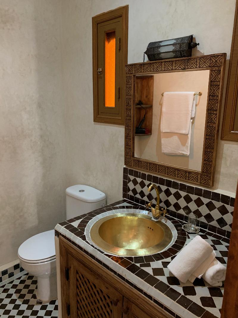 Riad Abaka by Ghali - Oda