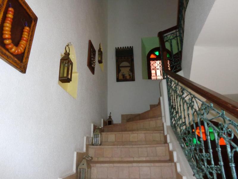 Riad Sesame - Genel