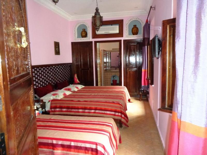 Riad Sesame - Genel