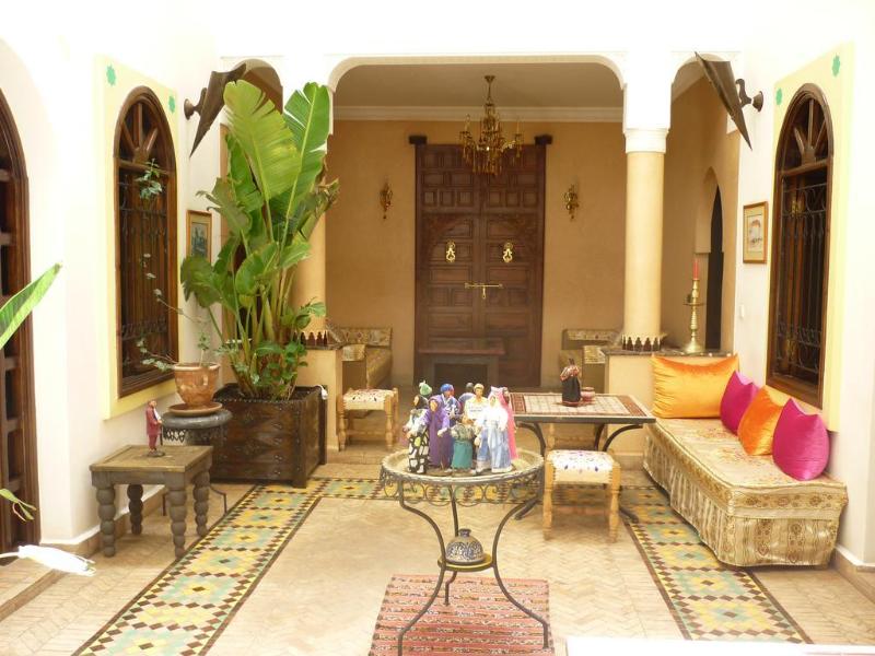 Riad Sesame - Genel