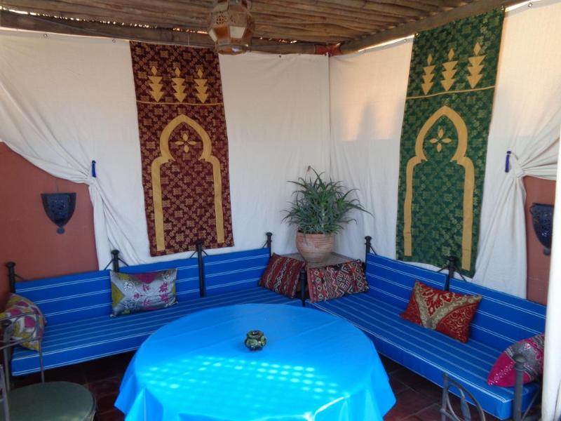 Riad Sesame - Genel