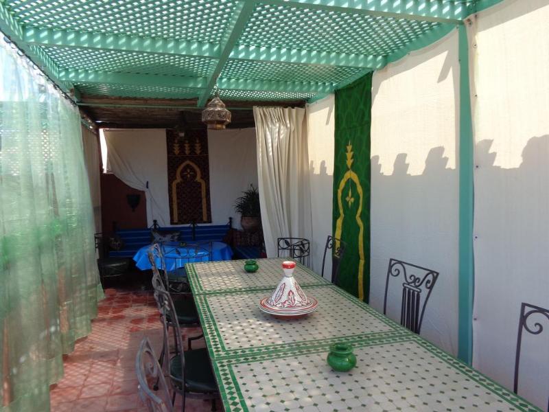 Riad Sesame - Genel