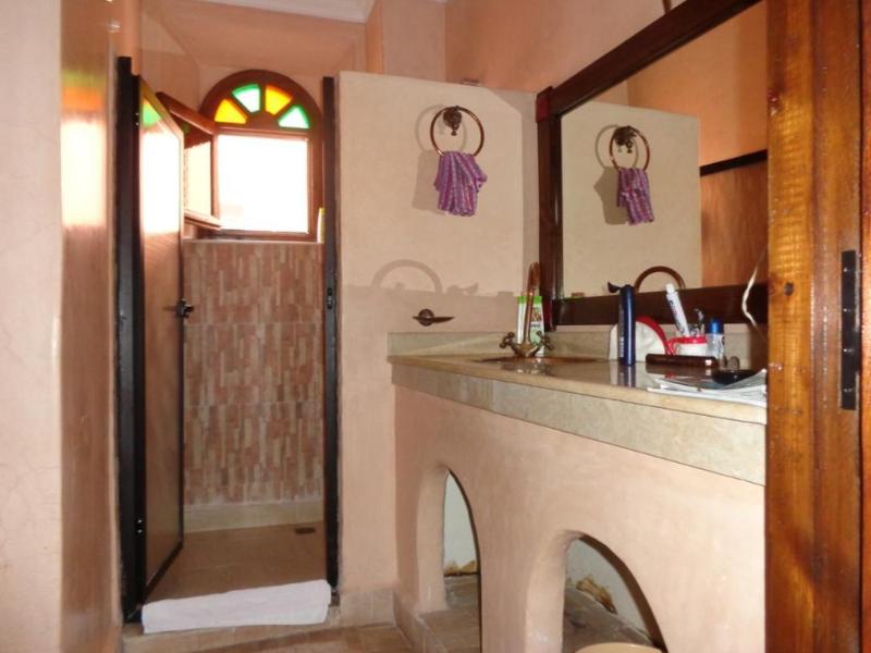 Riad Sesame - Genel