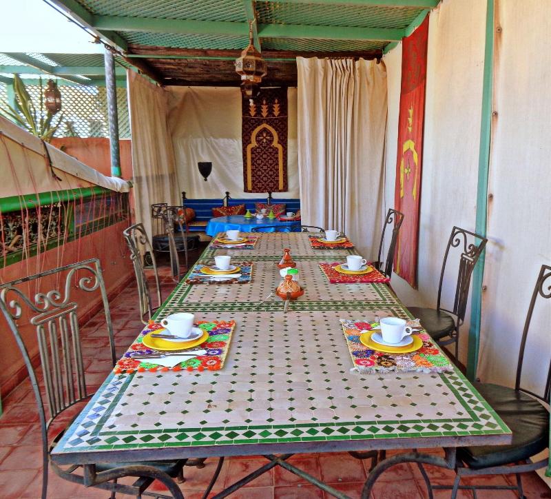 Riad Sesame - Genel