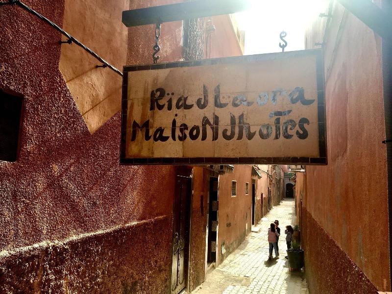 Riad Laora - Genel