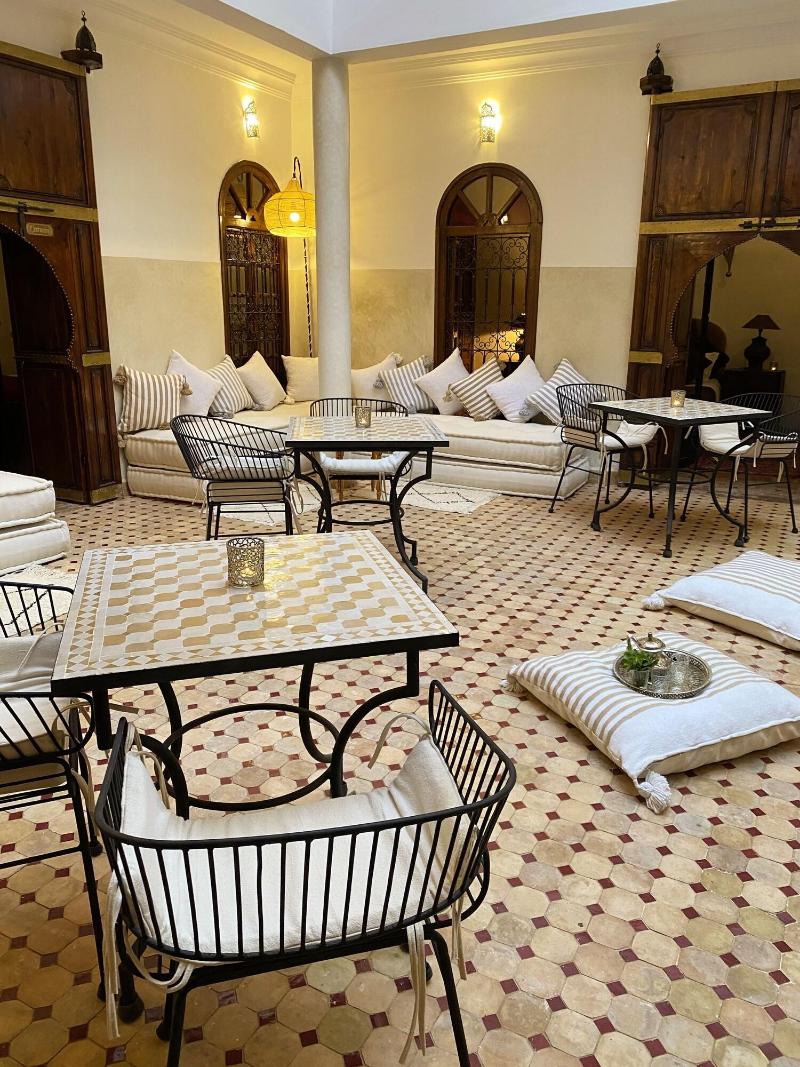 Riad Laora - Genel