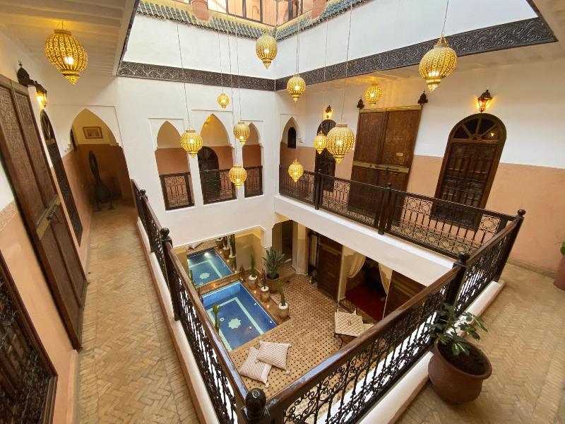 Riad Laora - Genel