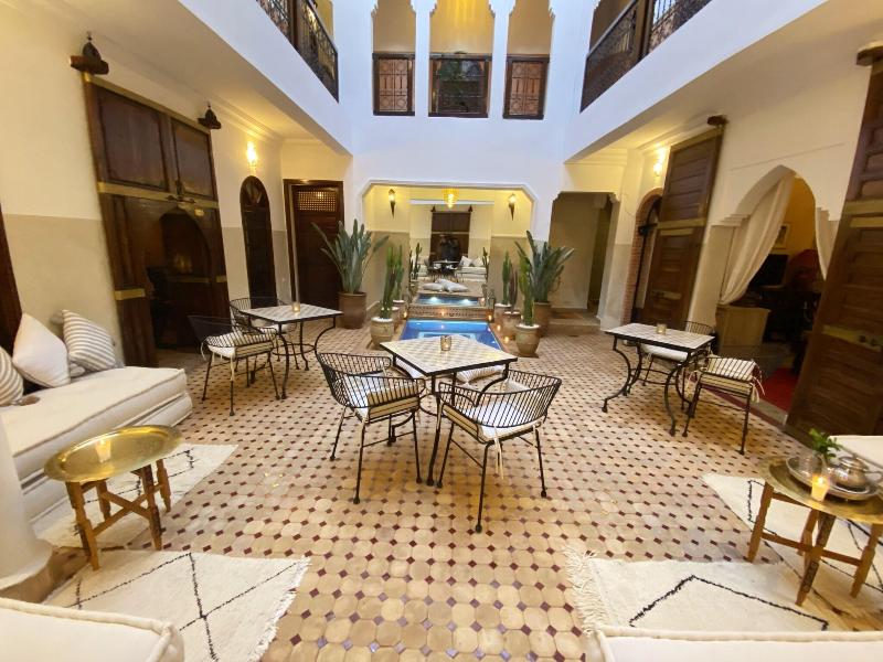 Riad Laora - Genel
