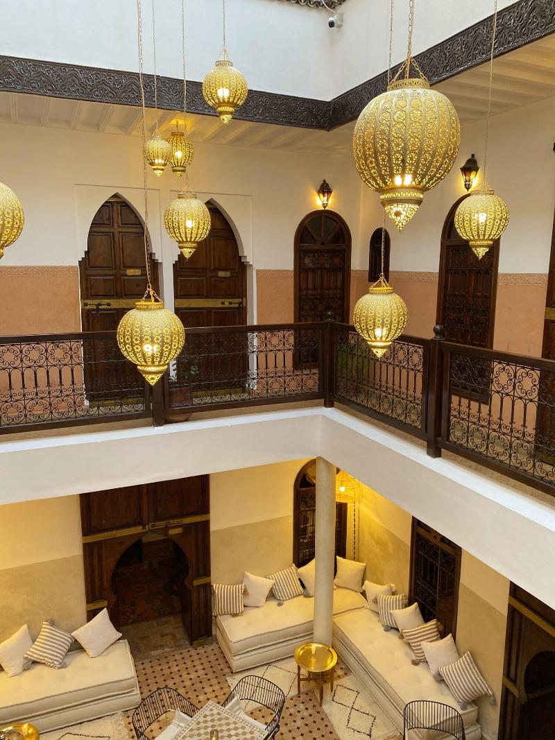 Riad Laora - Genel