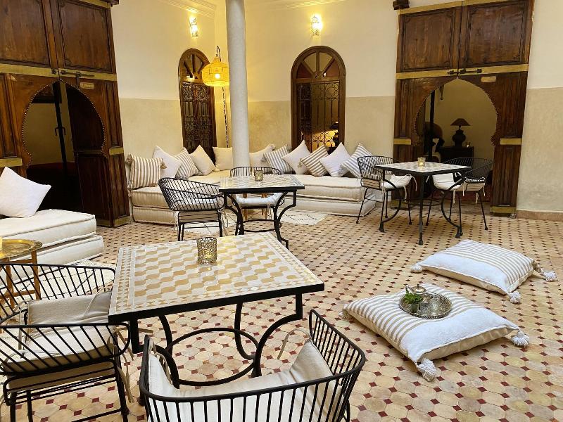 Riad Laora - Genel