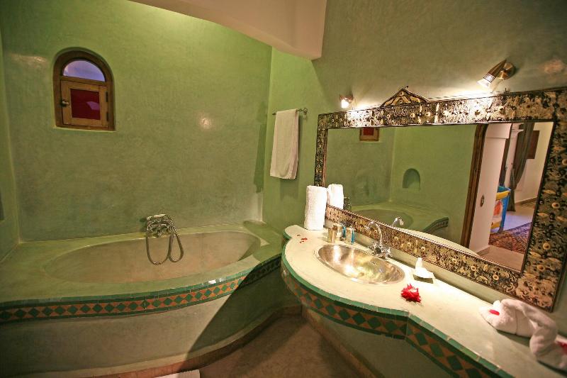 Riad Laora - Oda
