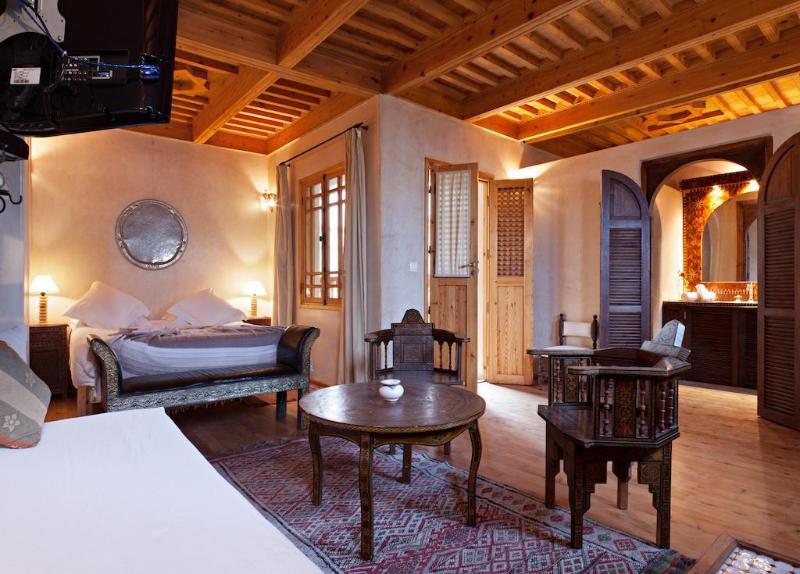 Riad Chbanate - Genel