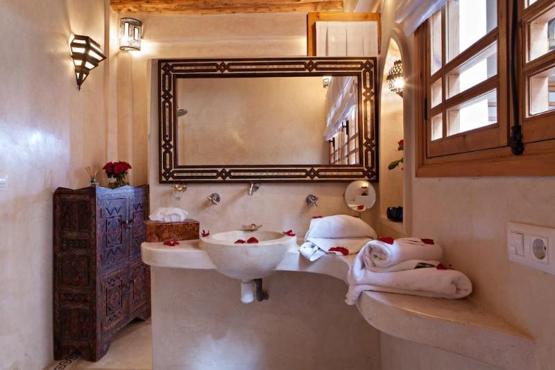 Riad Chbanate - Genel
