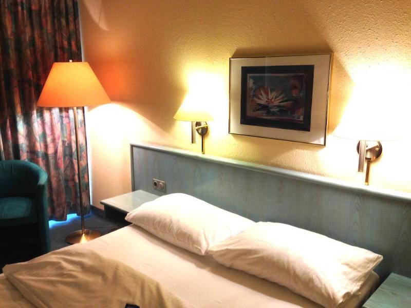 Mercure Hotel Stuttgart Zuffenhausen - Genel