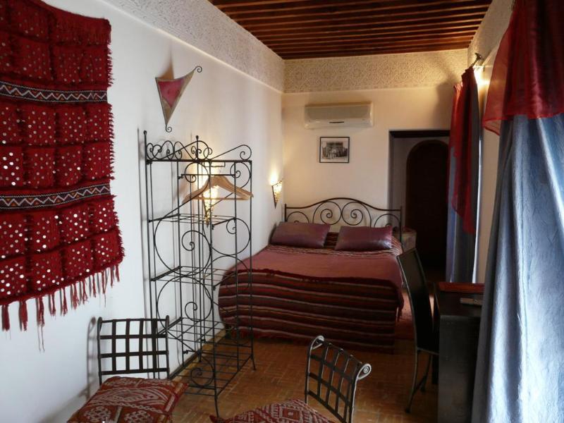 Riad Attarine - Genel