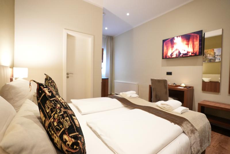Hotel Attache - Oda