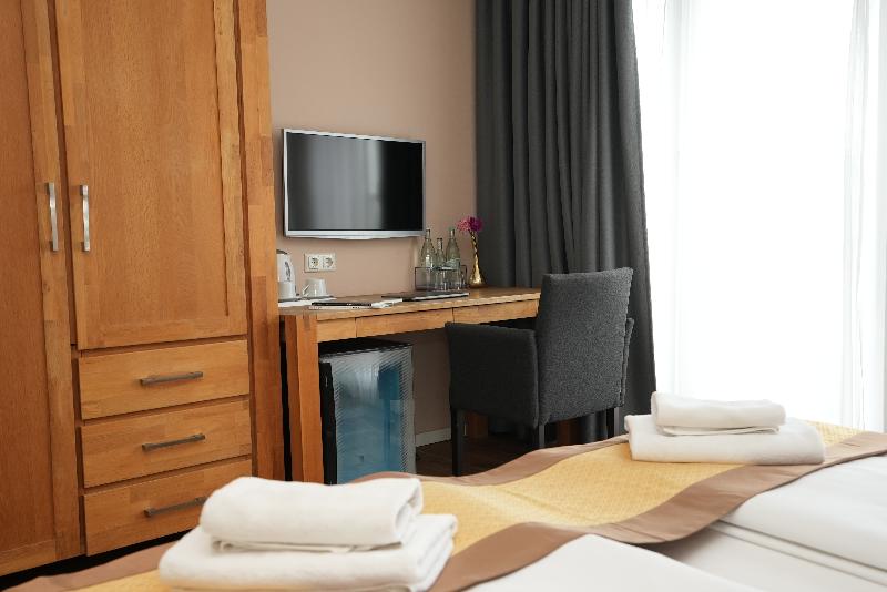 Hotel Attache - Oda