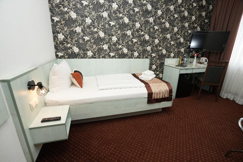 Hotel Attache - Oda