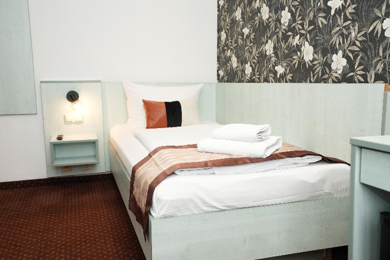 Hotel Attache - Oda
