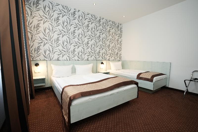 Hotel Attache - Oda