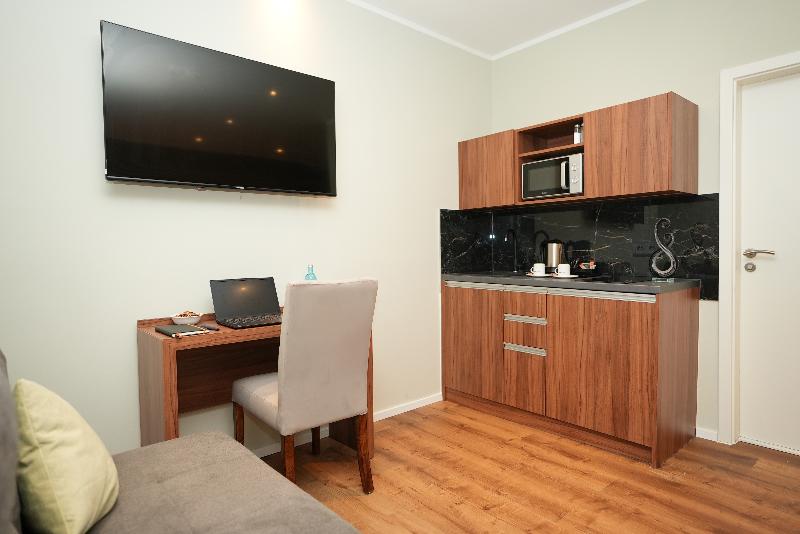 Hotel Attache - Oda