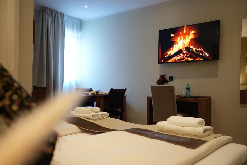 Hotel Attache - Oda