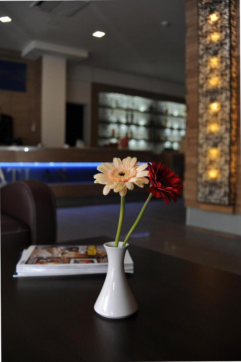 Hotel Atlas Halle - Lobi