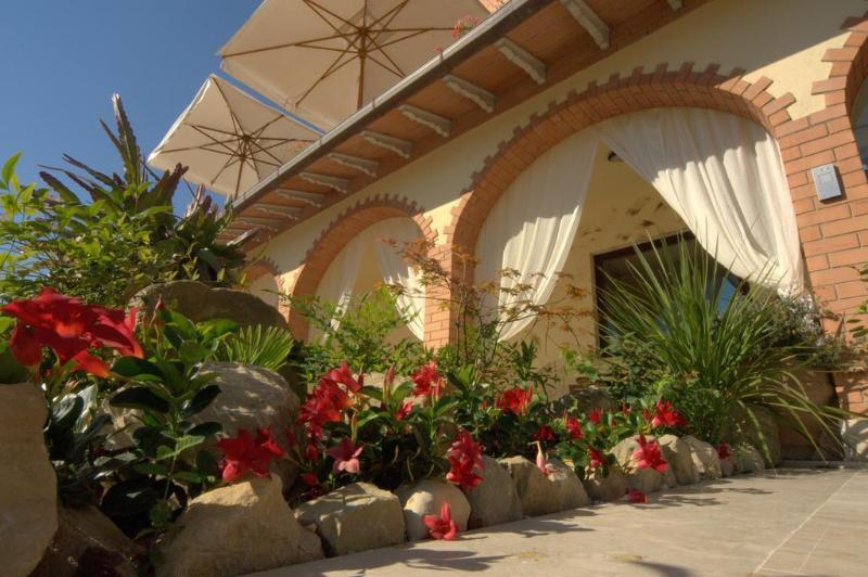 El Patio Hotel - Genel