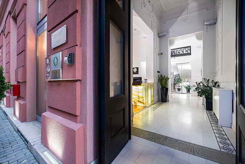 Opera Garden & Apartments Hotel - Lobi