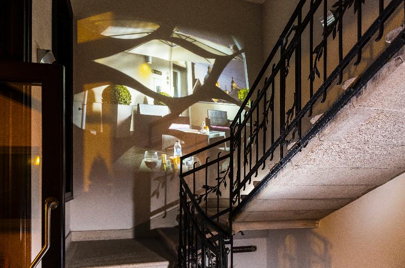 Opera Garden & Apartments Hotel - Lobi