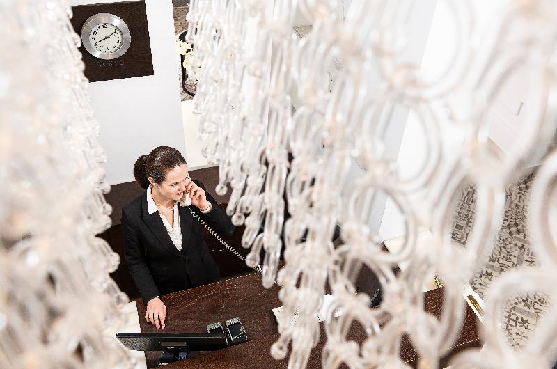 Opera Garden & Apartments Hotel - Lobi